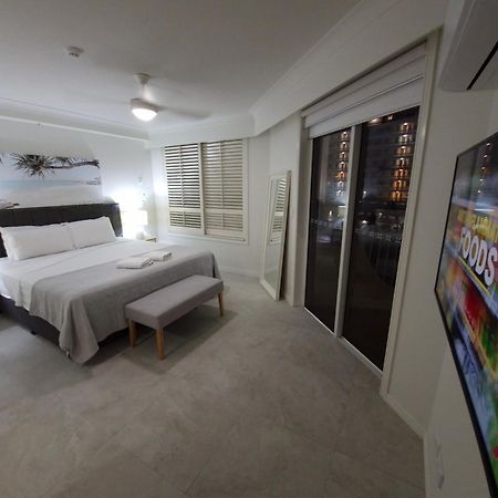 Apr Private Suites Moroccan By The Beach Gold Coast Esterno foto