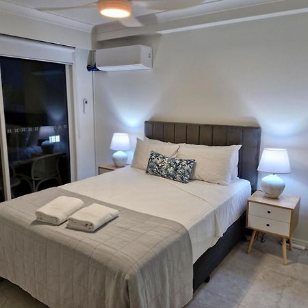 Apr Private Suites Moroccan By The Beach Gold Coast Esterno foto