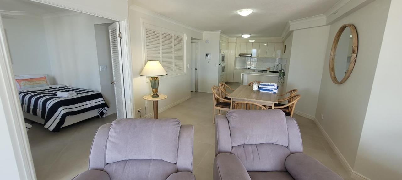 Apr Private Suites Moroccan By The Beach Gold Coast Esterno foto