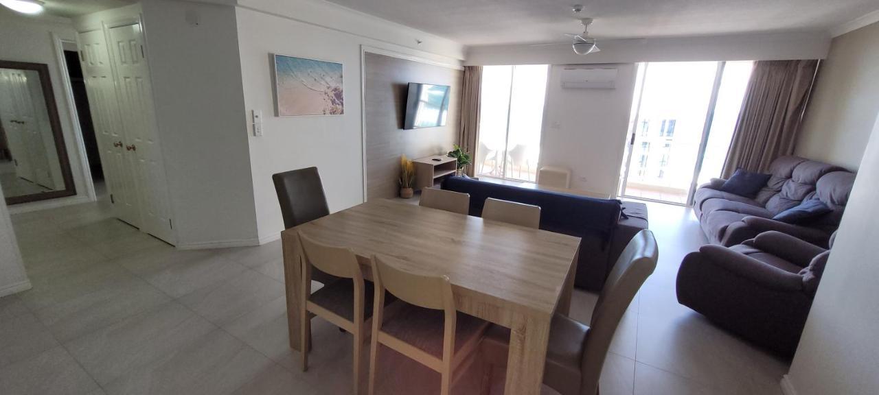 Apr Private Suites Moroccan By The Beach Gold Coast Esterno foto