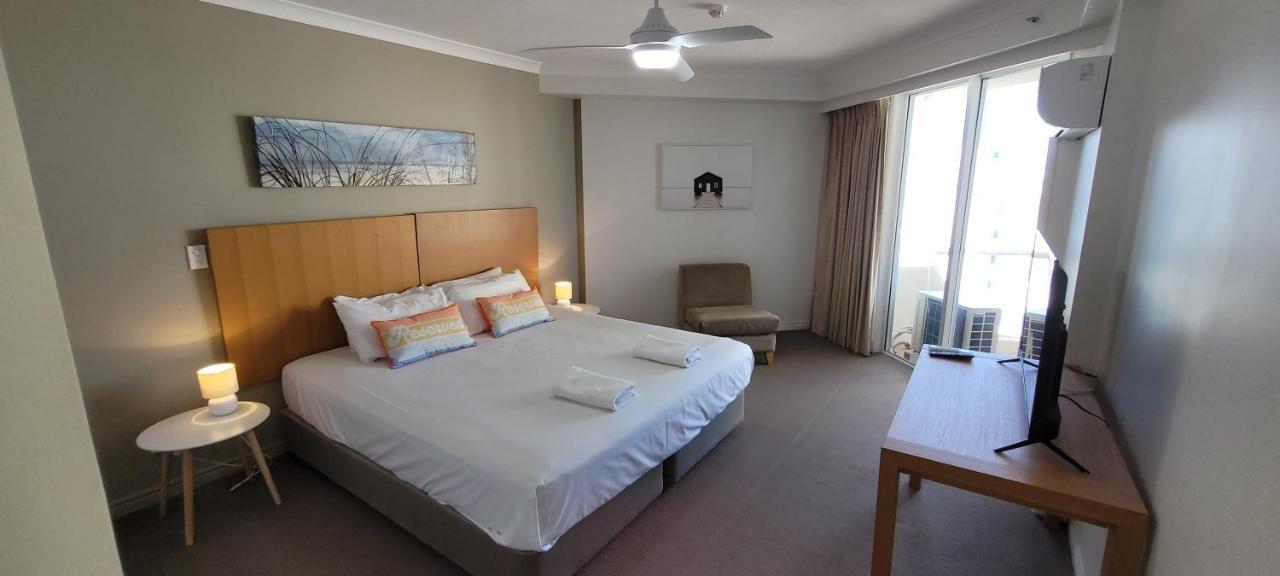 Apr Private Suites Moroccan By The Beach Gold Coast Esterno foto