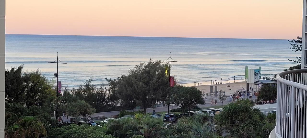 Apr Private Suites Moroccan By The Beach Gold Coast Esterno foto