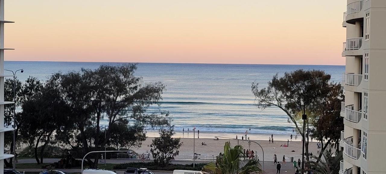Apr Private Suites Moroccan By The Beach Gold Coast Esterno foto