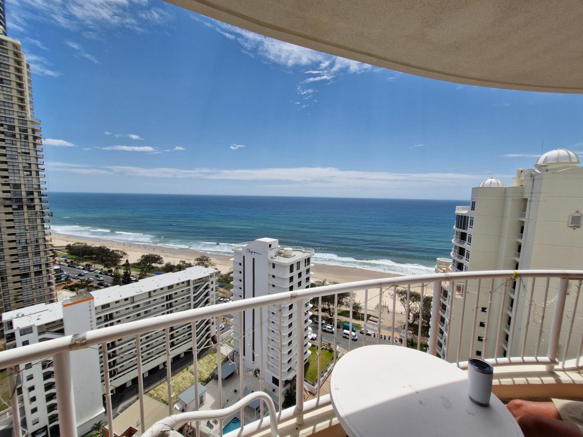 Apr Private Suites Moroccan By The Beach Gold Coast Esterno foto