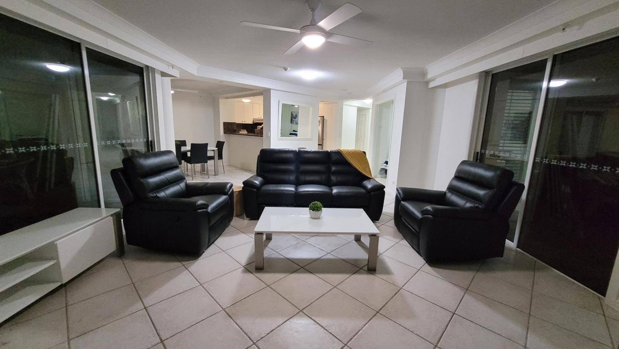 Apr Private Suites Moroccan By The Beach Gold Coast Esterno foto