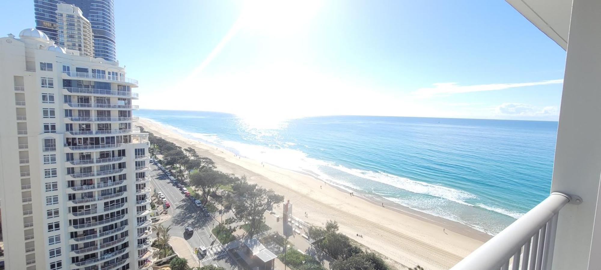 Apr Private Suites Moroccan By The Beach Gold Coast Esterno foto