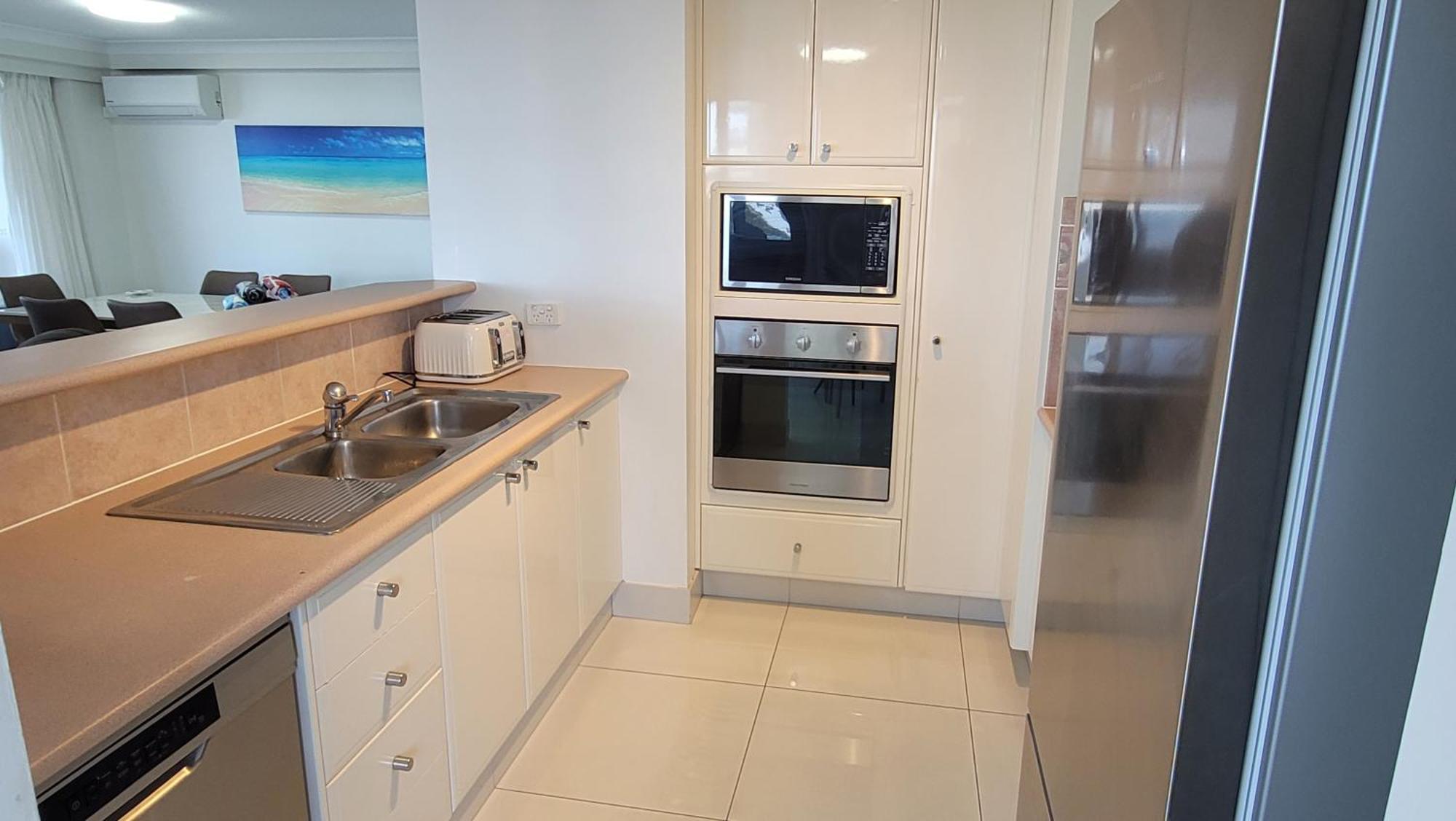 Apr Private Suites Moroccan By The Beach Gold Coast Esterno foto