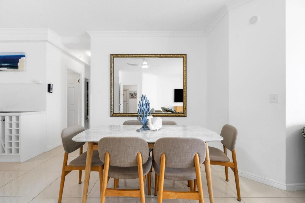 Apr Private Suites Moroccan By The Beach Gold Coast Esterno foto
