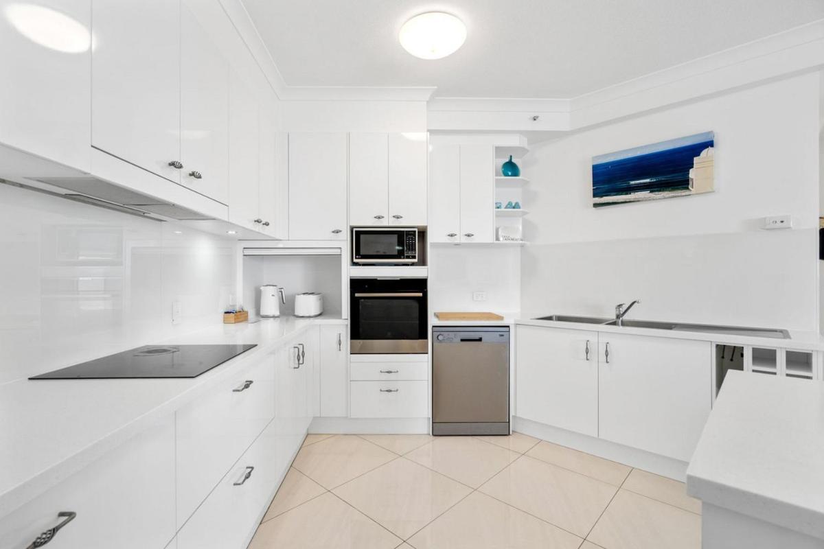 Apr Private Suites Moroccan By The Beach Gold Coast Esterno foto